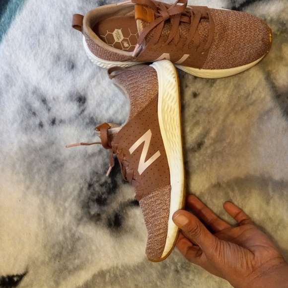 Women's pink New Balance shoes - Picture 2 of 4